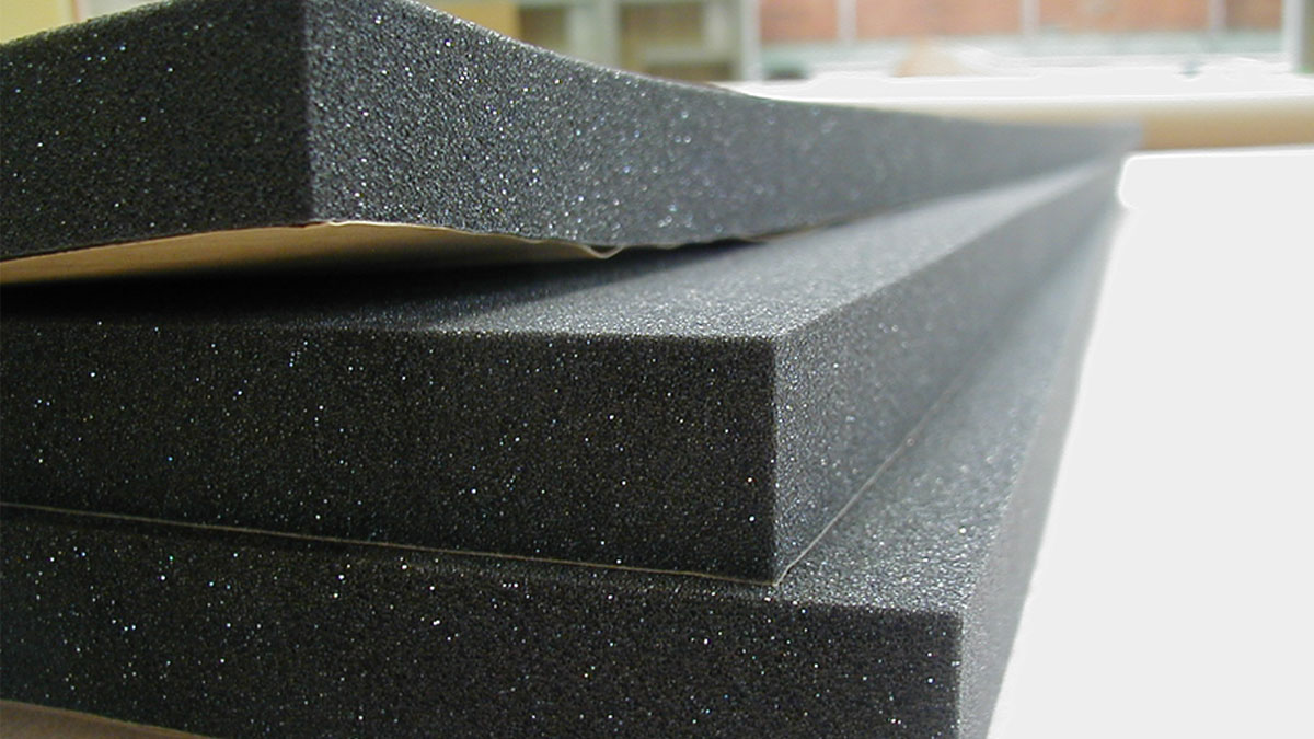 F-140 制振材（粘着付）遮音・吸音性も備え、板金や防音ボックスのビビり・共鳴を低減