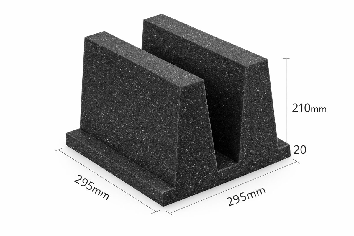 無響室や測定室で使用される楔形のウレタン製吸音材。約295mm角、ベース厚20mm、総厚210mmのブラックグレー吸音ブロック。