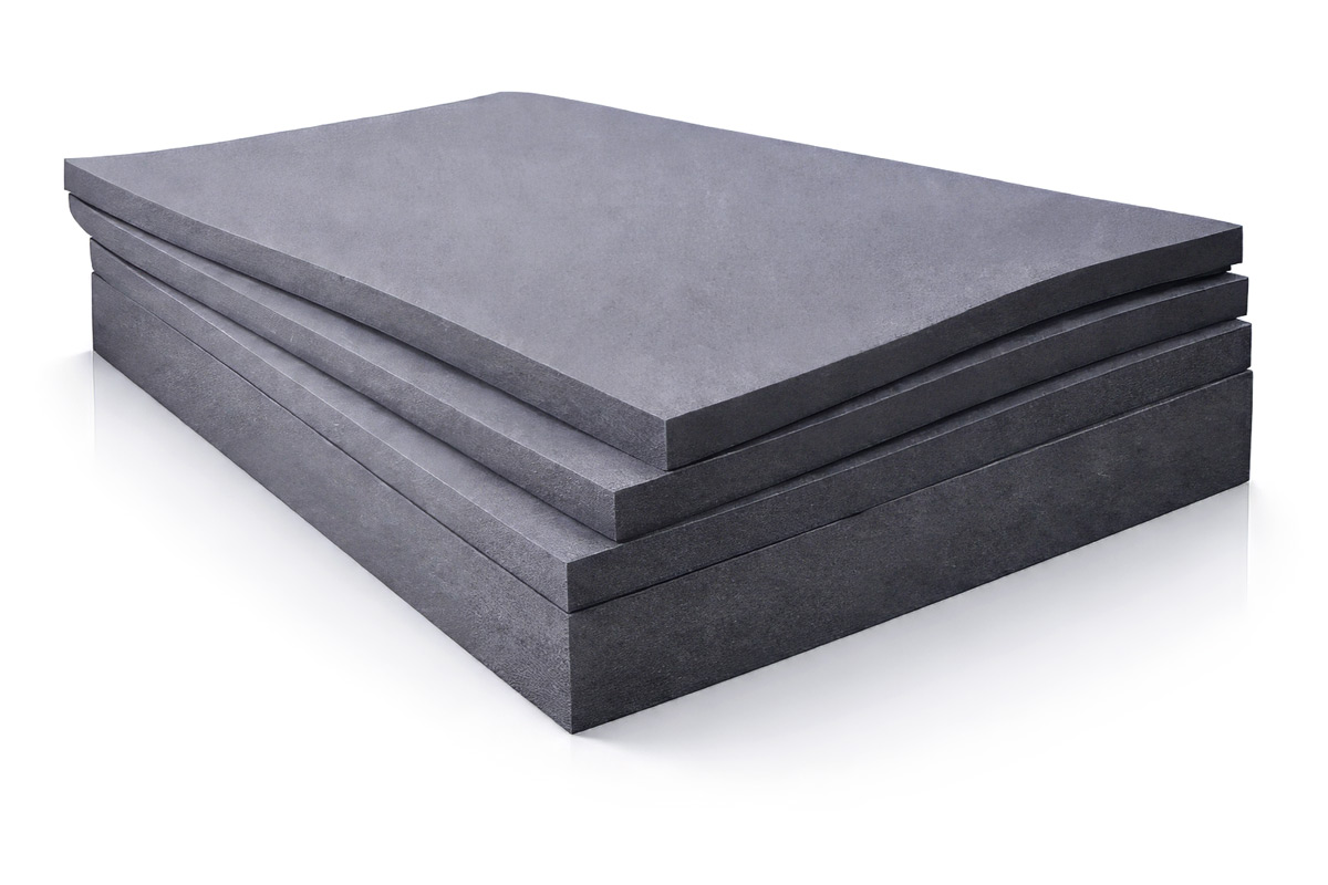 F-6ウレタン原反をスライスカッターで指定厚みに加工している様子