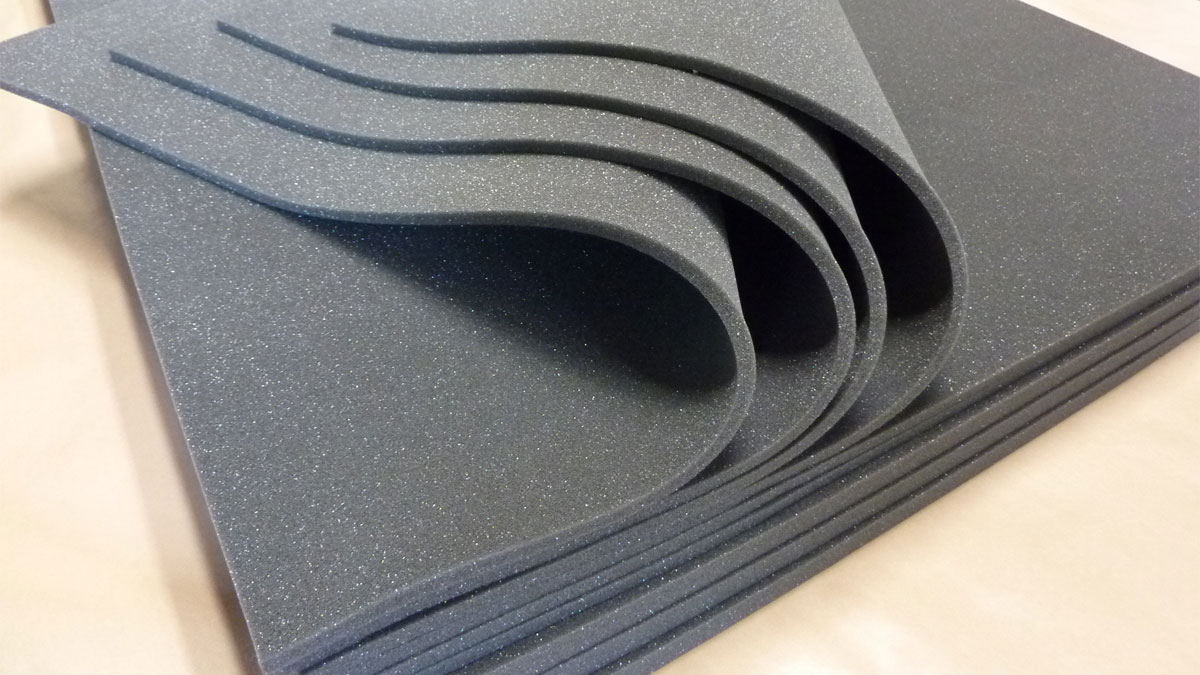 薄くスライスしたF-6吸音スポンジのシート（しなり）