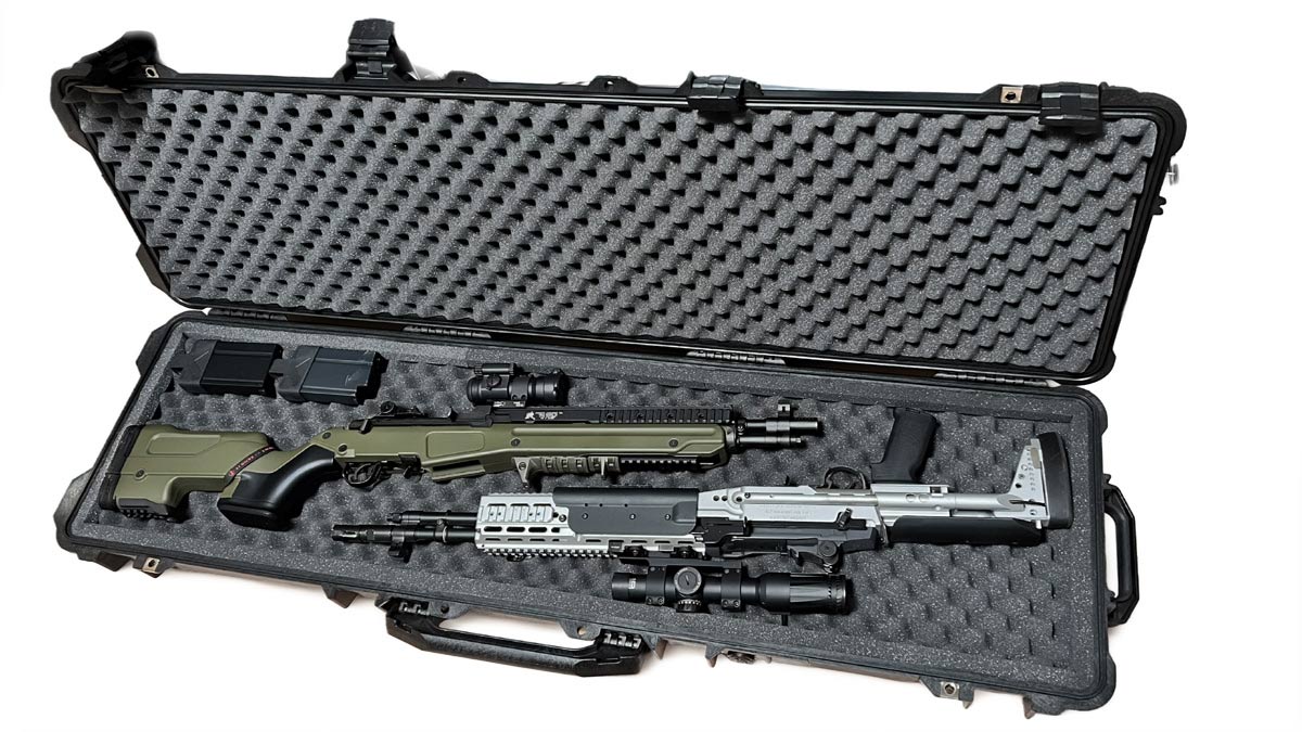 お客様よりご提供いただいた長尺ハードケースの緩衝材事例。
波型プロファイルウレタンと平板ウレタンを組み合わせ、収納物に合わせた内部設計を行っています。
振動・衝撃を吸収し、大切な機器やコレクションアイテムの安全な輸送・保管をサポートします。 長尺ハードケース内部に波型プロファイルウレタンと平板ウレタンを設置したカスタム緩衝材事例